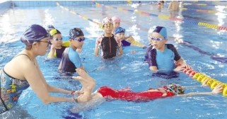 游泳技巧（有效掌握关键动作，享受游泳的乐趣）