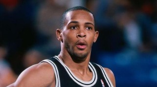 NBA钻石中锋排行榜（揭秘NBA历史上最出色的中锋球员，他们是如何塑造传奇地位的？）
