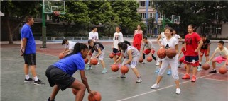 篮球防守滑步训练多人，提升团队协作（打造默契防守，攻无不破）