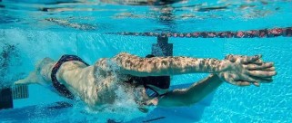 游泳初学者的小技巧（从零开始学会游泳的关键技巧）