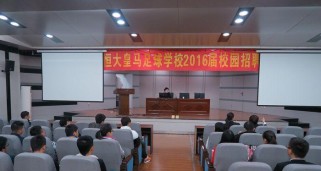 如何在足球面试中脱颖而出（提升技巧，展现自己的优势）