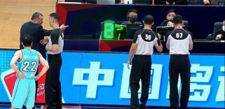 掌握排球小跳步的要领（技巧、动作讲解与实战演练）
