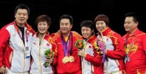 乒乓球女双金牌颁奖（荣誉的见证与奋斗的转折点）