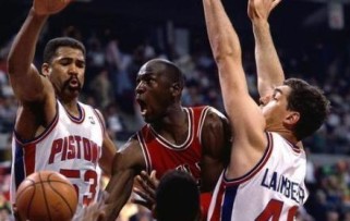 NBA史上最强退役球星排行榜（穿越时光，重温传奇辉煌）