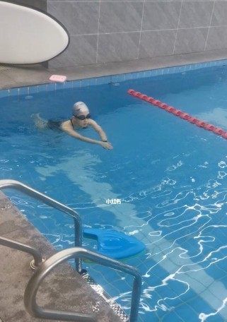 五十多岁学游泳的技巧（如何快速掌握游泳技巧，享受水中乐趣）