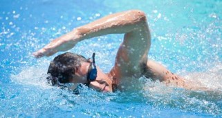 提升游泳技巧的单边划水方法（掌握正确的单边划水技巧，提高游泳效率）
