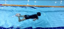游泳技巧教学之蛙泳教案（以换气技巧为重点，提升蛙泳水平）