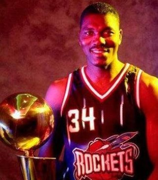 十大NBA传奇巨星排行榜（探索篮球历史上最伟大的球员们）