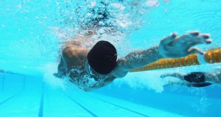 游泳不易，学会技巧变得轻松（以游泳很吃力有什么技巧？）