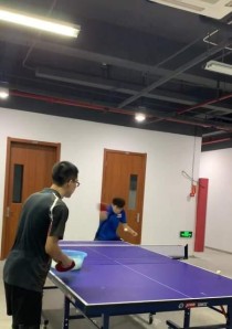 老外乒乓球反手拉球的艺术（探索国际乒乓球技战术中的反手拉球之道）