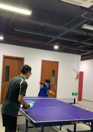 老外乒乓球反手拉球的艺术（探索国际乒乓球技战术中的反手拉球之道）