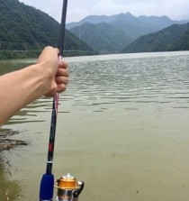 晚上打路亚钓鱼饵攻略（夜间路亚钓鱼技巧和注意事项）