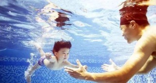 男生游泳技巧（选择合适的泳装保障游泳效果与舒适度）