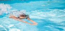 游泳呼吸换气技巧教学设计（掌握正确的游泳呼吸，畅享游泳乐趣）