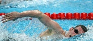游泳技巧与方法（掌握正确的游泳姿势和呼吸技巧，成为游泳高手！）