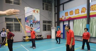乒乓球对墙颠球击打技巧（提高击球稳定性的关键技巧）