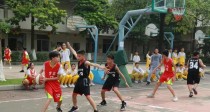 小学女子篮球防守技巧教学（培养小学女孩的篮球防守基本功）