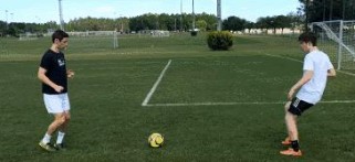 足球地面传接球技巧大全（提升足球传接球水平的有效方法）