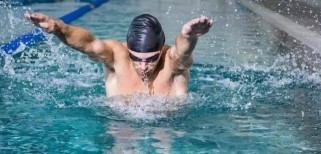游泳新手1分钟学会换气技巧（游泳入门必备的呼吸方法，轻松掌握换气窍门）