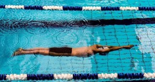 掌握自由泳高肘移臂技巧，提升游泳水平（打造流畅自如的自由泳，高肘移臂是关键）