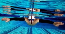 蛙泳游泳技术解析（掌握正确的蛙泳姿势和提高游泳效果的关键技巧）